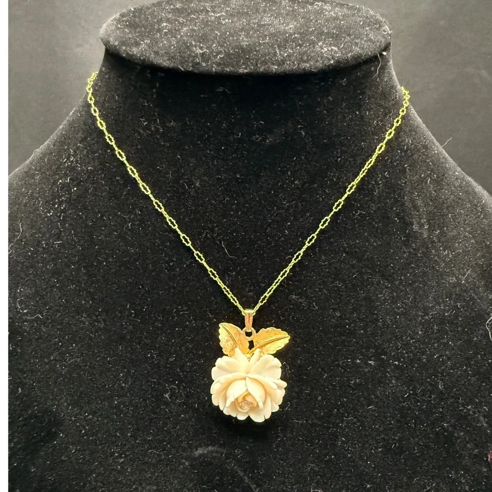 Vintage Monet Gold Tone Cream Rose Rhinestone Pendant Necklace Floral Jewelry